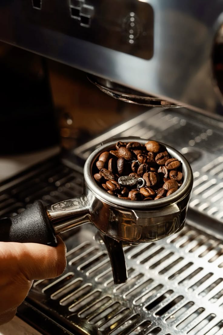 Frisches Brot auf Holzbrett